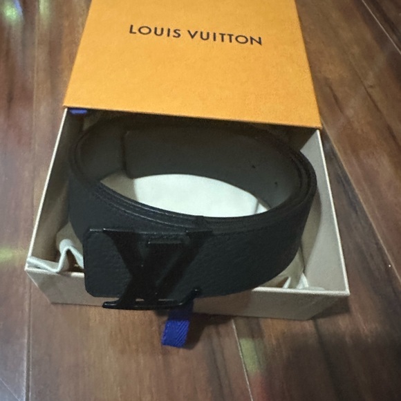 Louis Vuitton Black Initials Reversible Belt - Picture 5 of 7